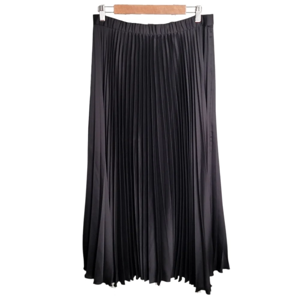 Abercrombie & Fitch Mid Rise Pleated Maxi Skirt in Black - Picture 8 of 10